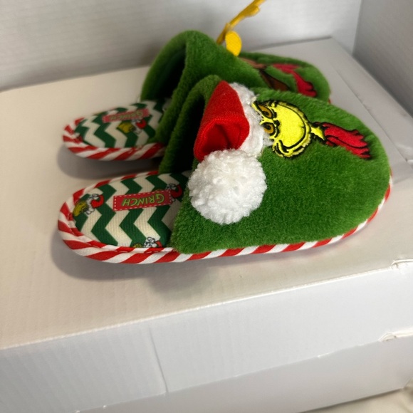 NWOT Grinch Slippers, So Cute, Kids, Christmas, Size 11/12 - Picture 2 of 5